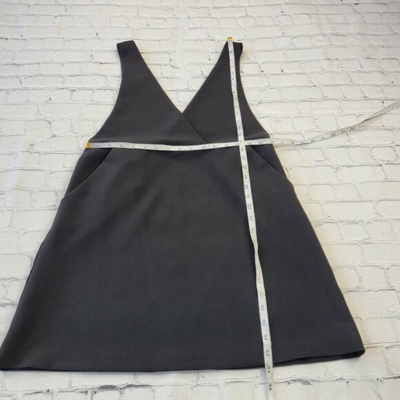 H&M Woman’s Black deep front/back v-neck dress size 10 US - Picture 3 of 11